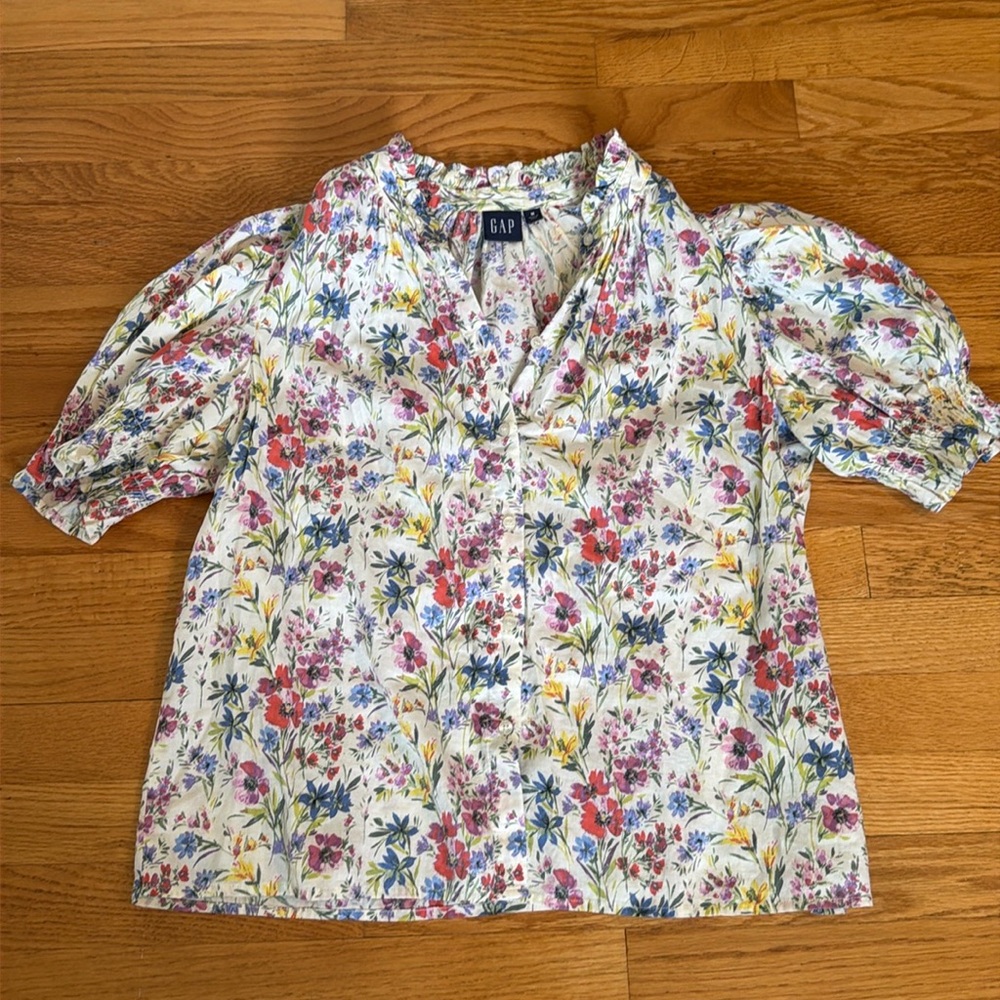Gap floral puff sleeve shirt